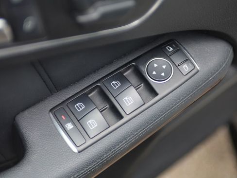 Used 2013 Mercedes-Benz E 350 4MATIC Sedan image 12