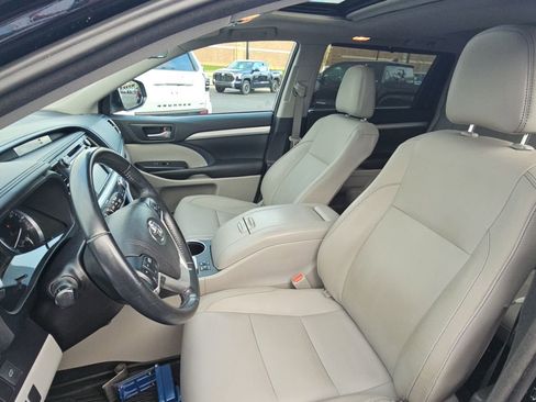 Used 2017 Toyota Highlander XLE AWD/4WD image 26