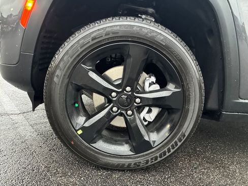 New 2025 Jeep Grand Cherokee Altitude image 27