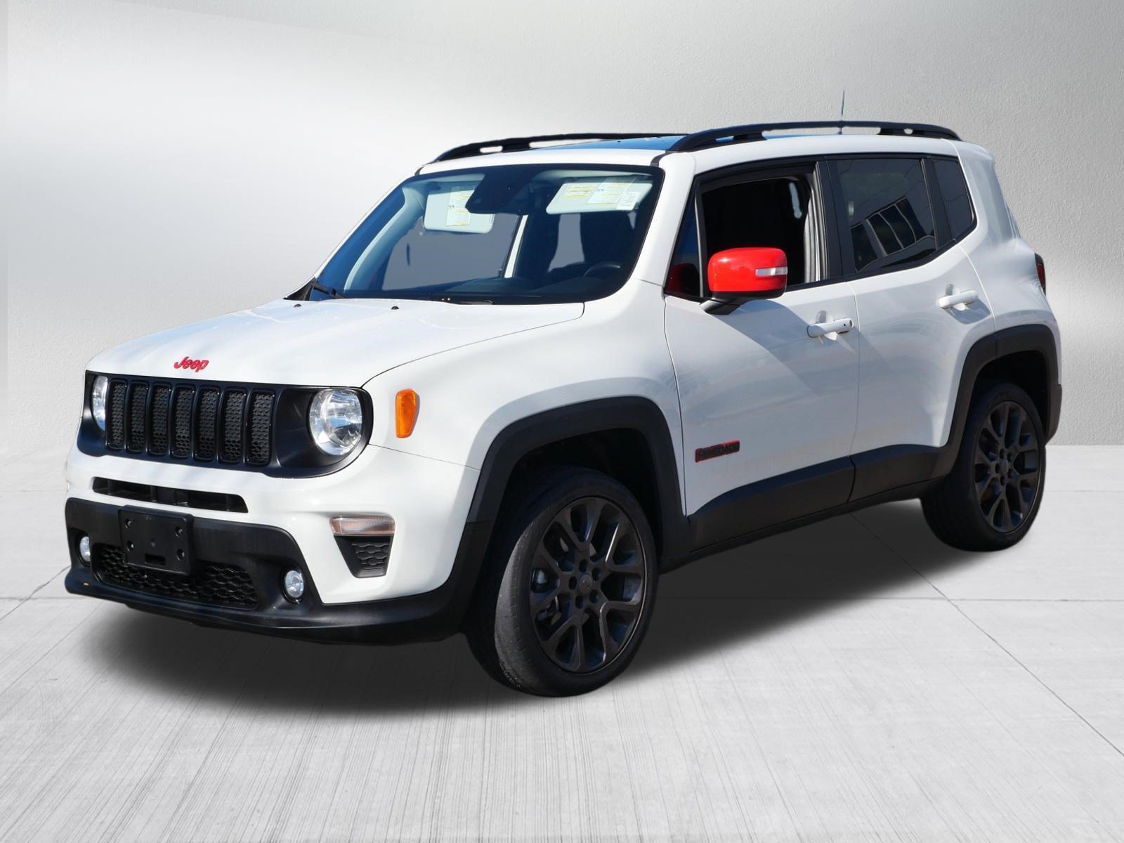 Used 2023 Jeep Renegade Latitude w/ Sun/Sound Group AWD/4WD image 3