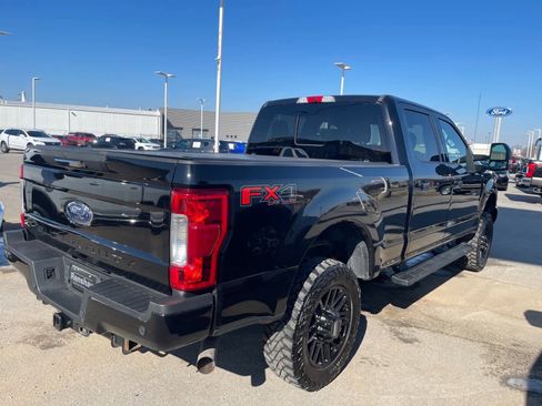 Used 2019 Ford F250 Lariat image 2
