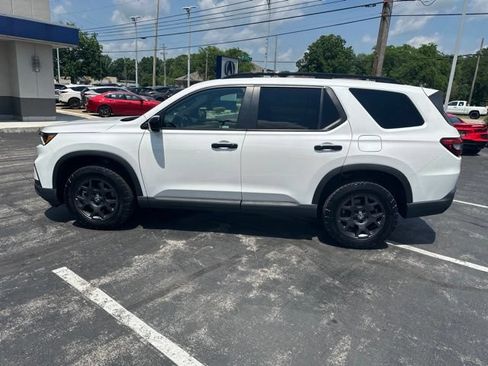Used 2025 Honda Pilot TrailSport image 5