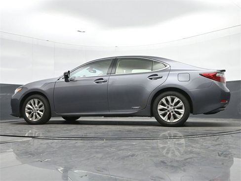 Used 2013 Lexus ES 300h w/ Luxury Pkg image 15