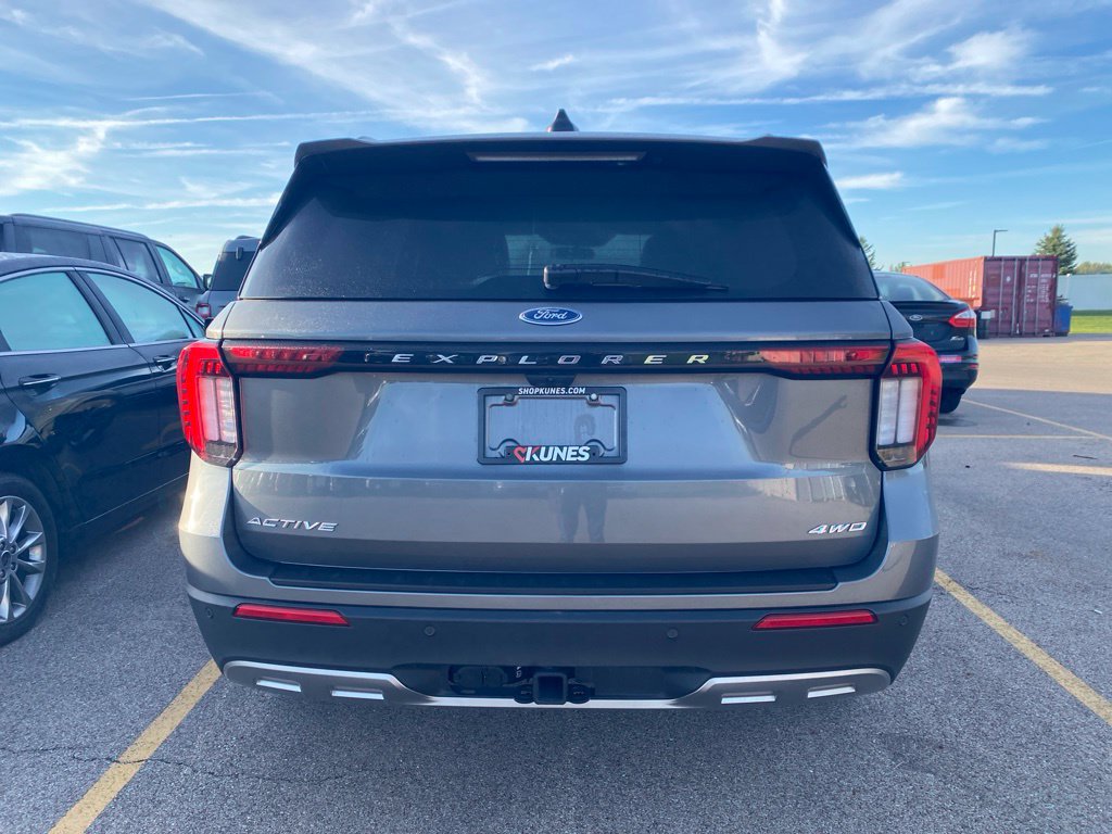 Used 2025 Ford Explorer Active w/ Active Comfort Package AWD/4WD image 8
