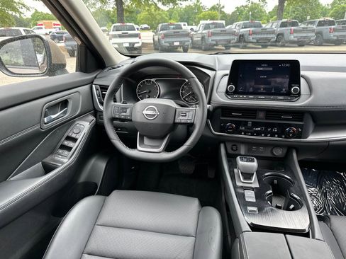 New 2025 Nissan Rogue SV w/ SV Premium Package FWD image 21