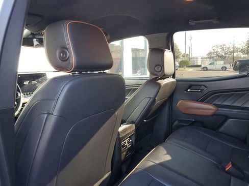 Used 2024 GMC Canyon AT4 image 9