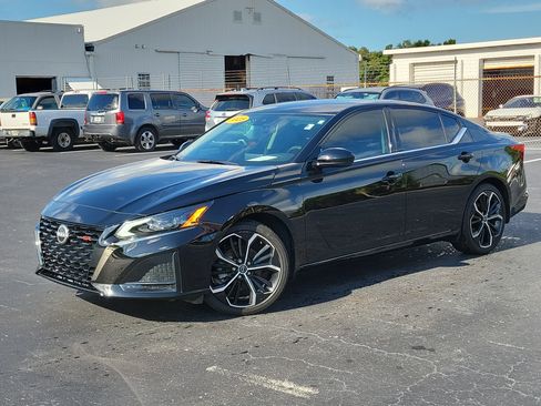 Used 2025 Nissan Altima 2.5 SR FWD image 1