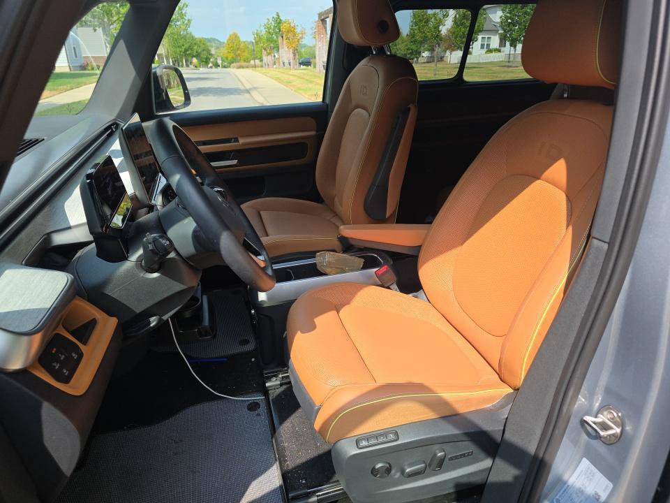 Used 2025 Volkswagen ID. Buzz Pro S RWD image 5