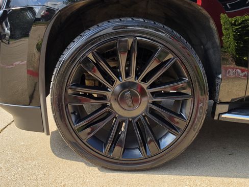 Used 2015 Cadillac Escalade Luxury RWD image 13