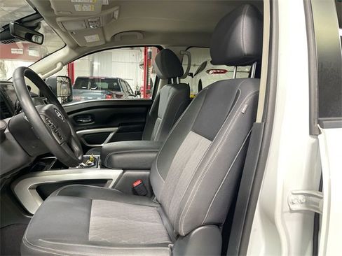 Used 2023 Nissan Titan SV w/ SV Convenience Package image 11