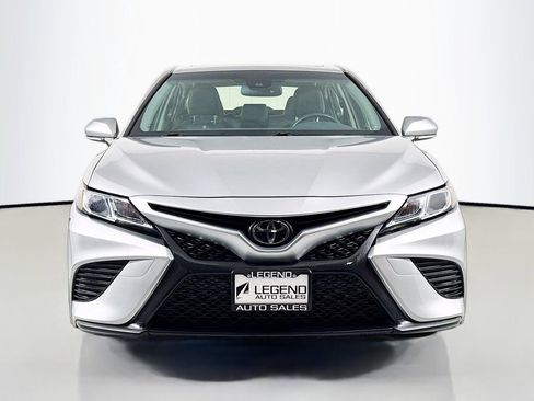 Used 2018 Toyota Camry SE w/ Moonroof Package image 2