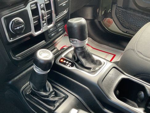 Used 2021 Jeep Gladiator Sport AWD/4WD image 17