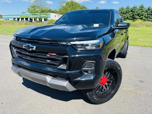 Used 2023 Chevrolet Colorado Z71 image 1