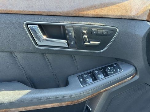 Used 2011 Mercedes-Benz E 350 4MATIC Sedan image 17