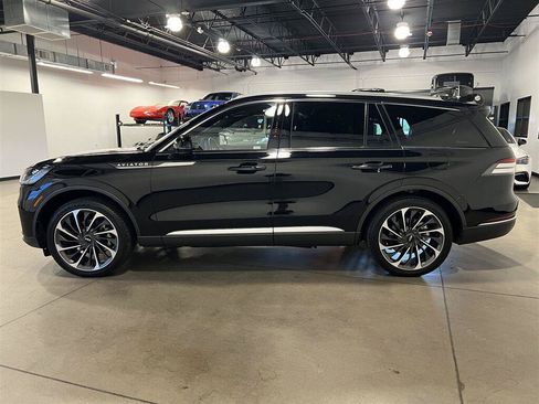 Used 2025 Lincoln Aviator Reserve w/ Luxury Package AWD/4WD image 6