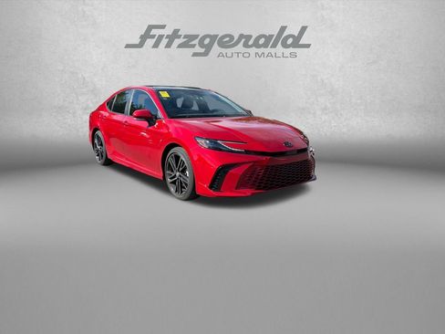 Used 2025 Toyota Camry XSE FWD image 1