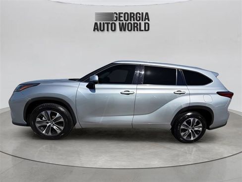 Used 2020 Toyota Highlander XLE image 9