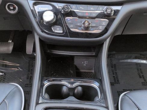 Used 2026 Chrysler Pacifica Limited FWD image 19