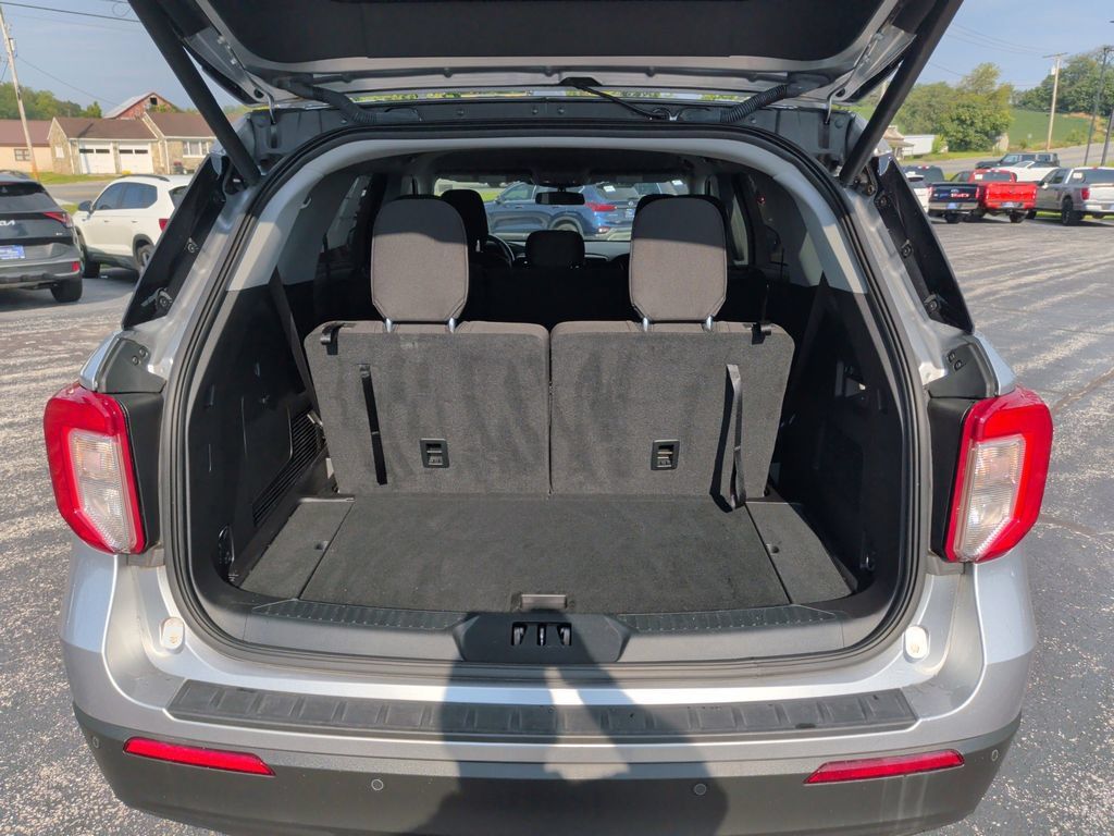 Used 2020 Ford Explorer XLT w/ Comfort Package AWD/4WD image 18