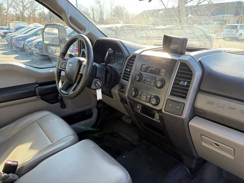 Used 2017 Ford F550 2WD Regular Cab Super Duty image 24