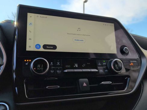 Used 2023 Toyota Highlander L image 28