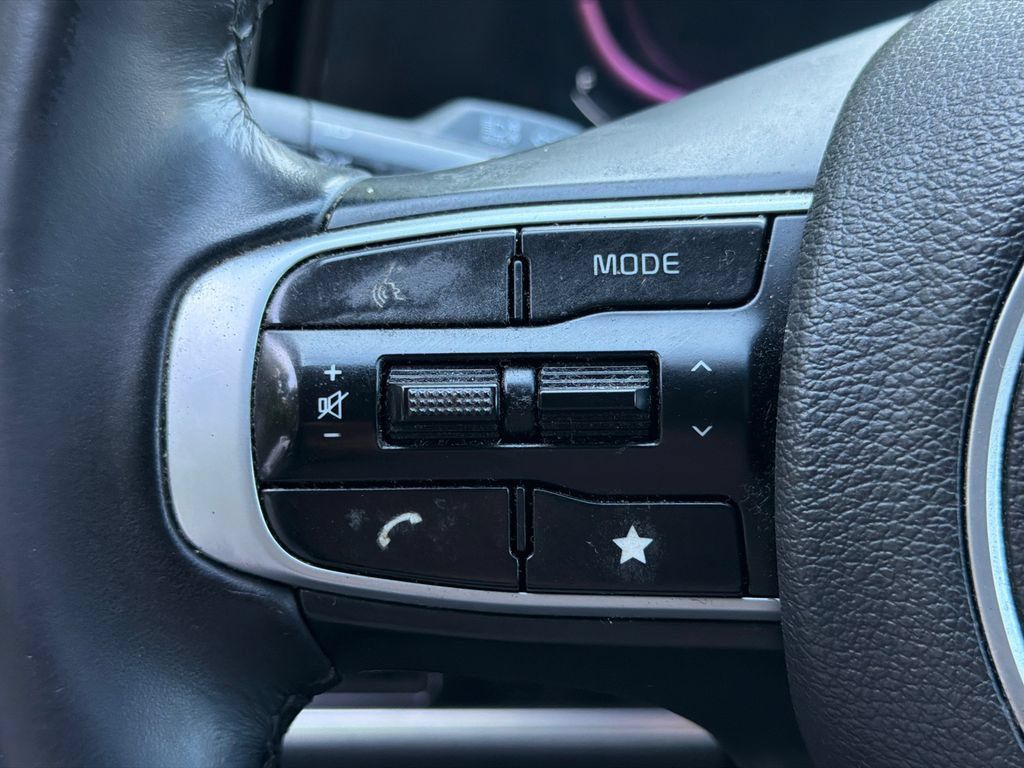 Used 2025 Kia Sportage EX FWD image 24