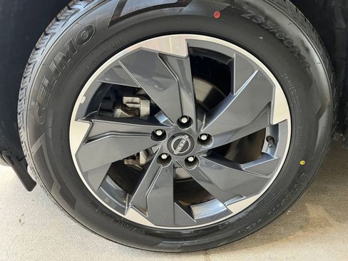 Used 2025 Nissan Rogue SV image 31