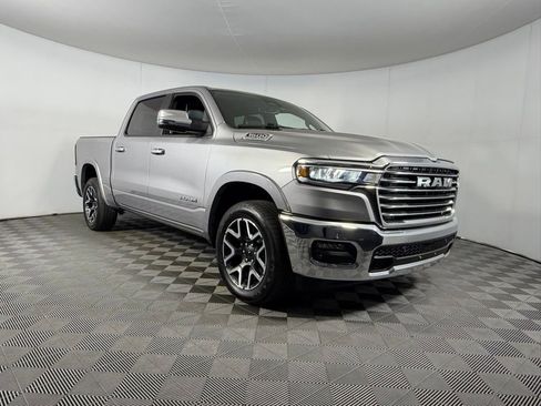Used 2025 RAM 1500 Laramie AWD/4WD image 5