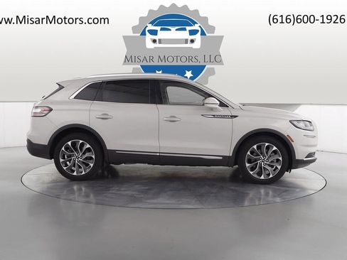 Used 2022 Lincoln Nautilus Reserve w/ Class II Trailer Tow Package image 2