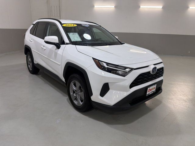 Used 2024 Toyota RAV4 LE AWD/4WD image 4