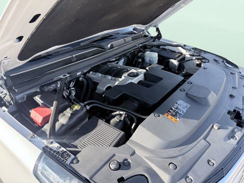 Used 2018 Cadillac Escalade Premium Luxury image 22