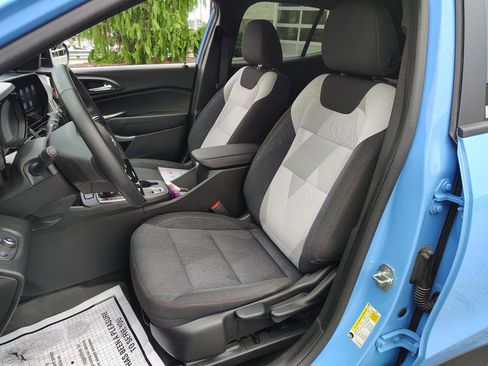 Certified 2024 Chevrolet Trax RS FWD image 11
