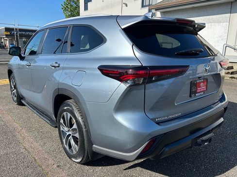 Certified 2024 Toyota Highlander XLE AWD/4WD image 7