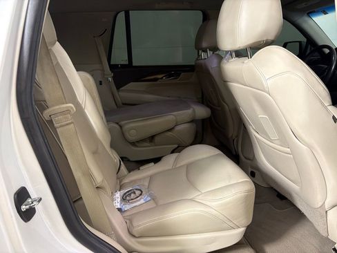 Used 2017 Cadillac Escalade Premium Luxury image 16