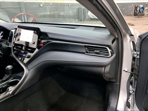 Used 2023 Toyota Camry SE FWD image 18