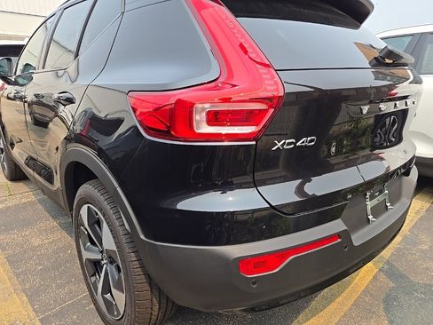 New 2026 Volvo XC40 B5 Core w/ Climate Package image 7