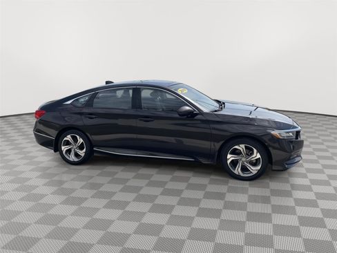 Used 2018 Honda Accord EX-L image 8