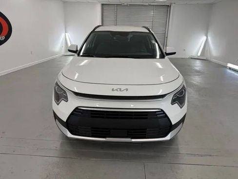 Used 2025 Kia Niro EX image 2