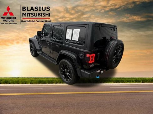 Used 2023 Jeep Wrangler Unlimited Sahara w/ Cold Weather Group image 27