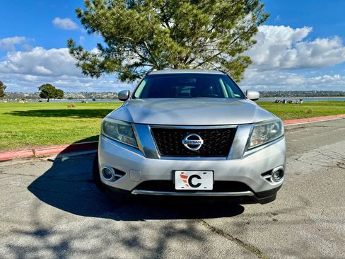 Used 2013 Nissan Pathfinder SL w/ Trailer Tow Pkg image 8