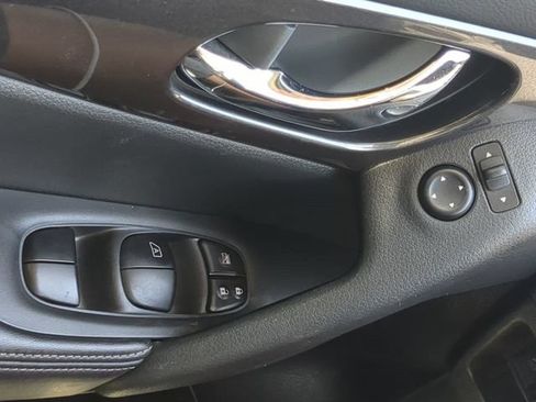 Used 2019 Nissan Rogue S w/ Special Edition Package FWD image 23