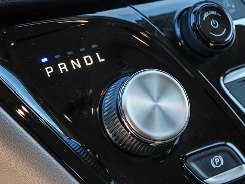 Used 2022 Chrysler Pacifica Touring-L image 19