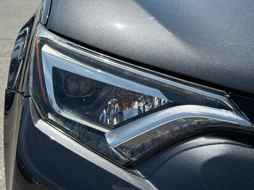 Used 2018 Toyota RAV4 SE w/ Power Extra Value Package FWD image 36