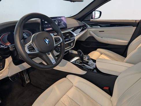 Used 2021 BMW M550i xDrive w/ Dynamic Handling Package image 14