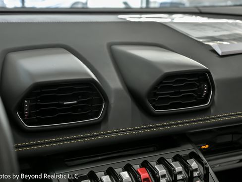 Used 2023 Lamborghini Huracan EVO image 30