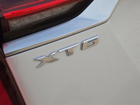 Used 2023 Cadillac XT6 Premium Luxury image 11
