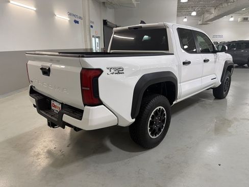 Used 2025 Toyota Tacoma TRD Off-Road AWD/4WD image 9