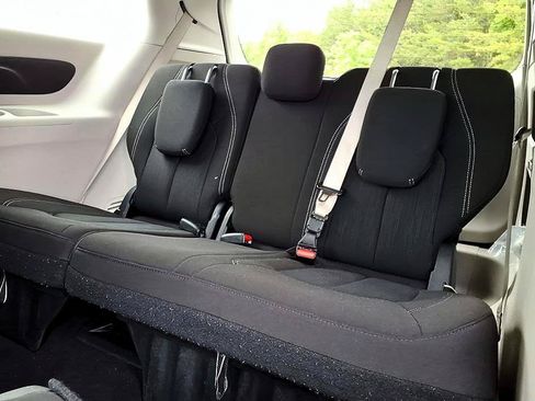 Used 2023 Chrysler Voyager LX FWD image 14