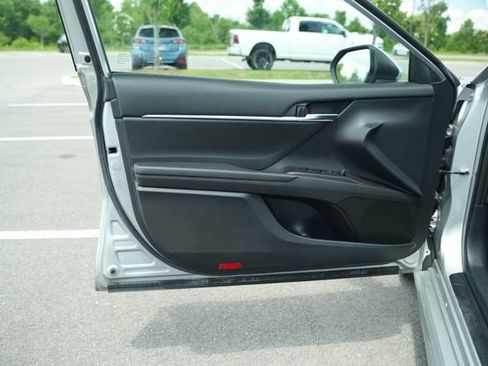 Used 2023 Toyota Camry SE FWD image 14