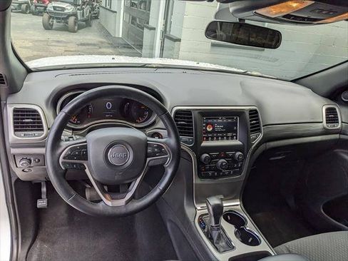 Used 2019 Jeep Grand Cherokee Laredo w/ Security & Convenience Group AWD/4WD image 13